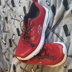 Sketchers Boys size 6 sneakers